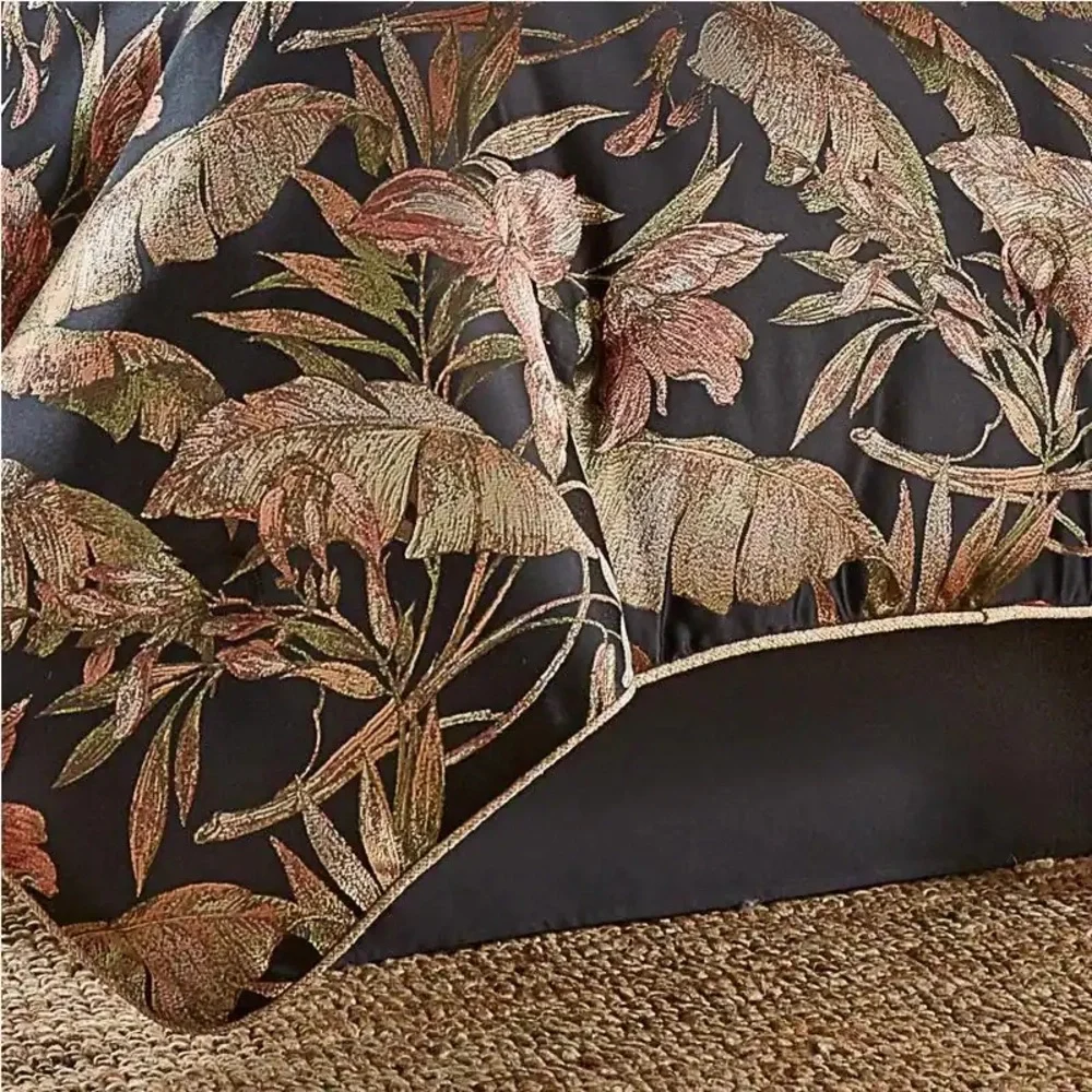 J. Queen New York Martinique QUEEN 4 Piece Comforter Set. NEW